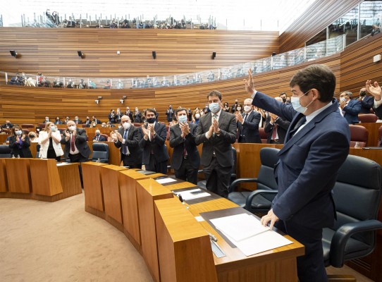 Mañueco, investido presidente de Castilla y León con el apoyo de PP y Vox