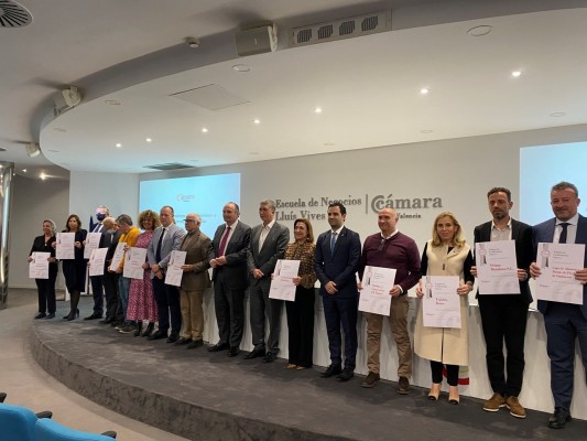 Cámara Valencia aprueba las cuentas de 2021 y entrega los diplomas a las empresas centenarias

