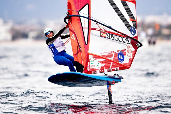 El primer gran vuelo de Pilar Lamadrid hacia París 2024