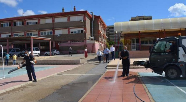 Alicante adjudica a STV la contrata de limpieza escolar entre quejas sobre el servicio actual