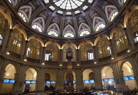El Ibex 35 pierde los 8.600 puntos con un descenso del 0,25%
