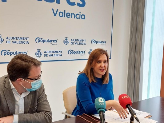 El PP censura que el atasco de licencias de obra 