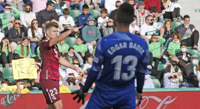 El Elche se adelanta en el marcador, pero se va al descanso perdiendo