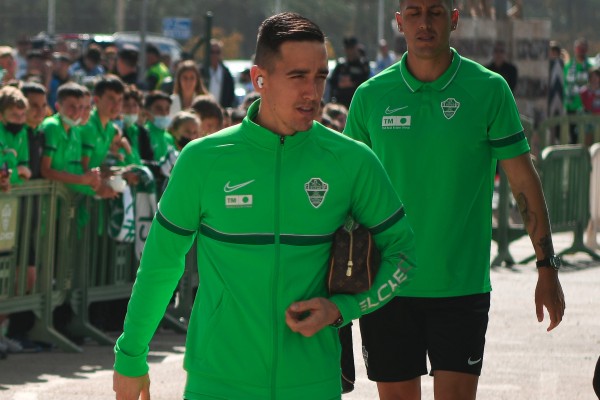Milla y Carrillo, ataque del Elche ante una Real con Sorloth e Isak en punta
