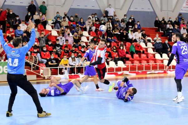 El Fertiberia se mete de lleno en la pelea por el ascenso directo tras ganar al Guadalajara