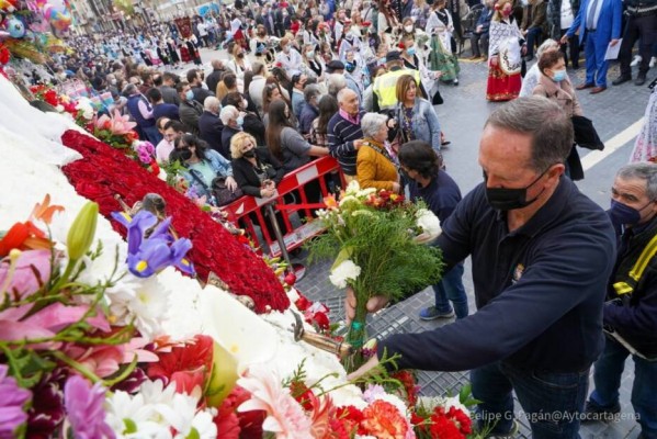 La Semana Santa hace florecer al sector de la flor cortada