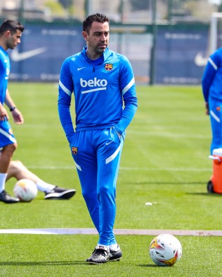 Xavi confirma las bajas de Piqué y Depay para enfrentarse al Levante UD