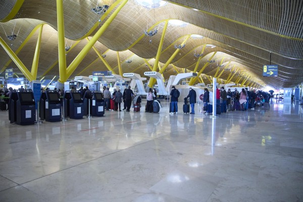 El Gobierno flexibiliza la entrada a menores de entre 12 y 17 años desde terceros países