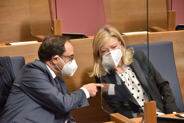 El Consell autoriza la cobertura de 2.683 plazas vacantes en la Generalitat, su cifra más alta