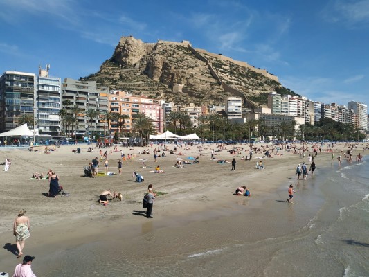 Alicante recibe la Semana Santa 'de la recuperación' con un 77% de reservas, a nueve puntos de 2019 