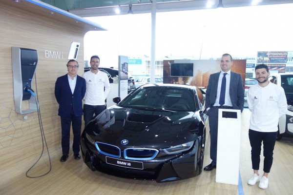 La Villa Universitaria y BMW-Móvil Begar suman sus fuerzas al equipo de Triatlón de la UA