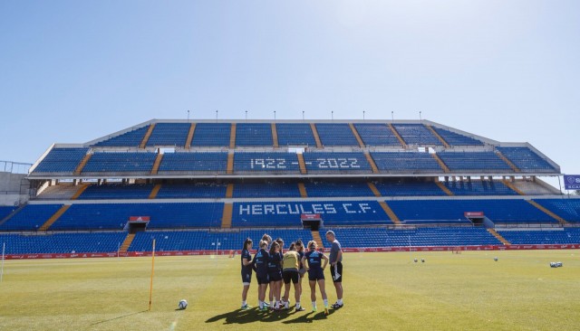 España se despide de Alicante con un entrenamiento a puerta cerrada
