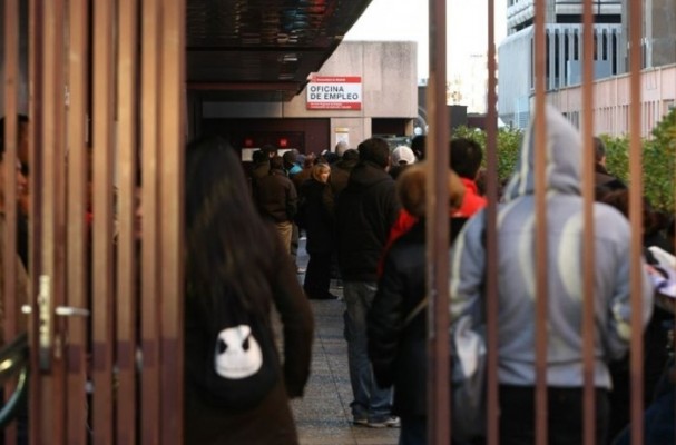 El paro baja en 541.700 personas en 2016, hasta niveles de 2009