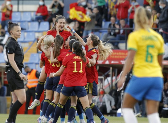 España no puede con una ordenada Brasil