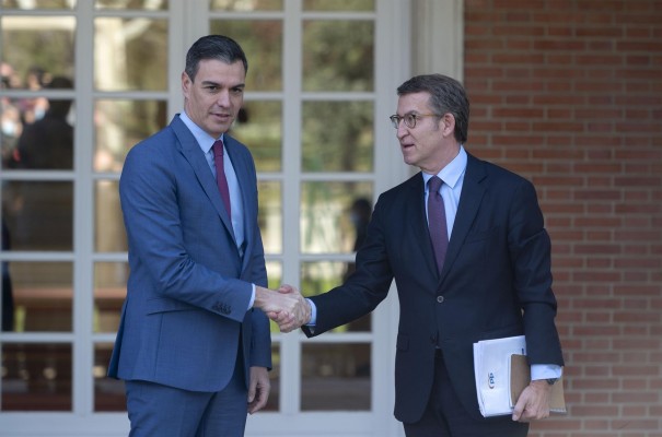 El CIS mantiene al PSOE como primera fuerza, nueve puntos por encima del PP, con su peor porcentaje de la legislatura