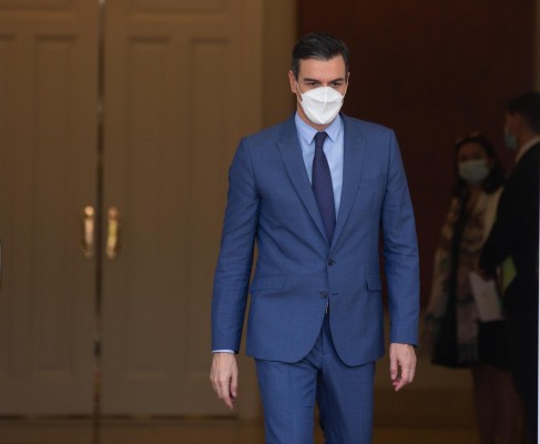 Sánchez llega a Rabat para pasar página a la crisis junto a Mohamed VI
