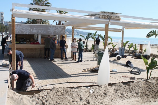 Los chiringuitos de Benicàssim empiezan su montaje para estar listos en Semana Santa