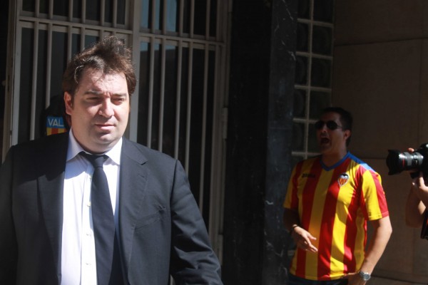 Me pongo en pie mi general... pero nunca ante Damià