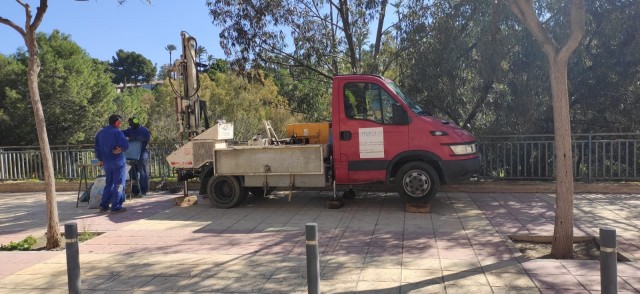 Empiezan los sondeos en Porfirio Pascual de Elche; algunos vecinos aún reticentes al proyecto de la pasarela