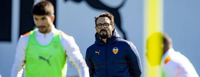 Posible once del Valencia en Vallecas