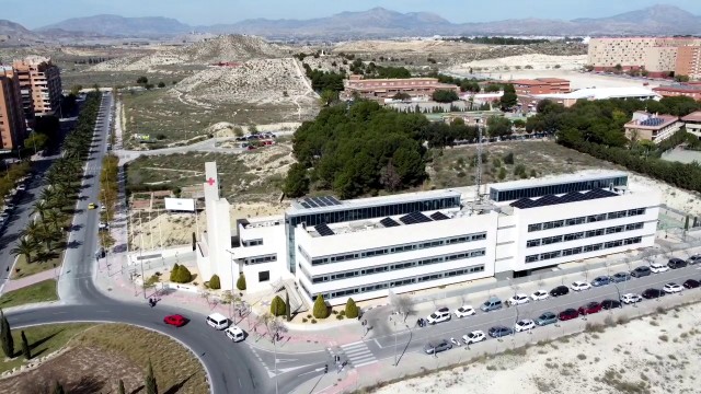 La sede de Cruz Roja en Alicante se vuelve más sostenible con la instalación de placas solares