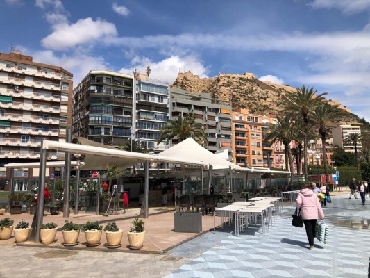 La fiebre hostelera en El Postiguet de Alicante: siete empresas pujan por su primer quiosco