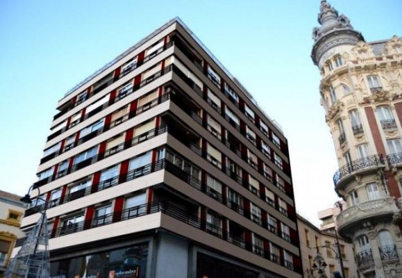 El edificio Banesto quiere dejar de ser el 'patito feo' de la Plaza San Sebastián