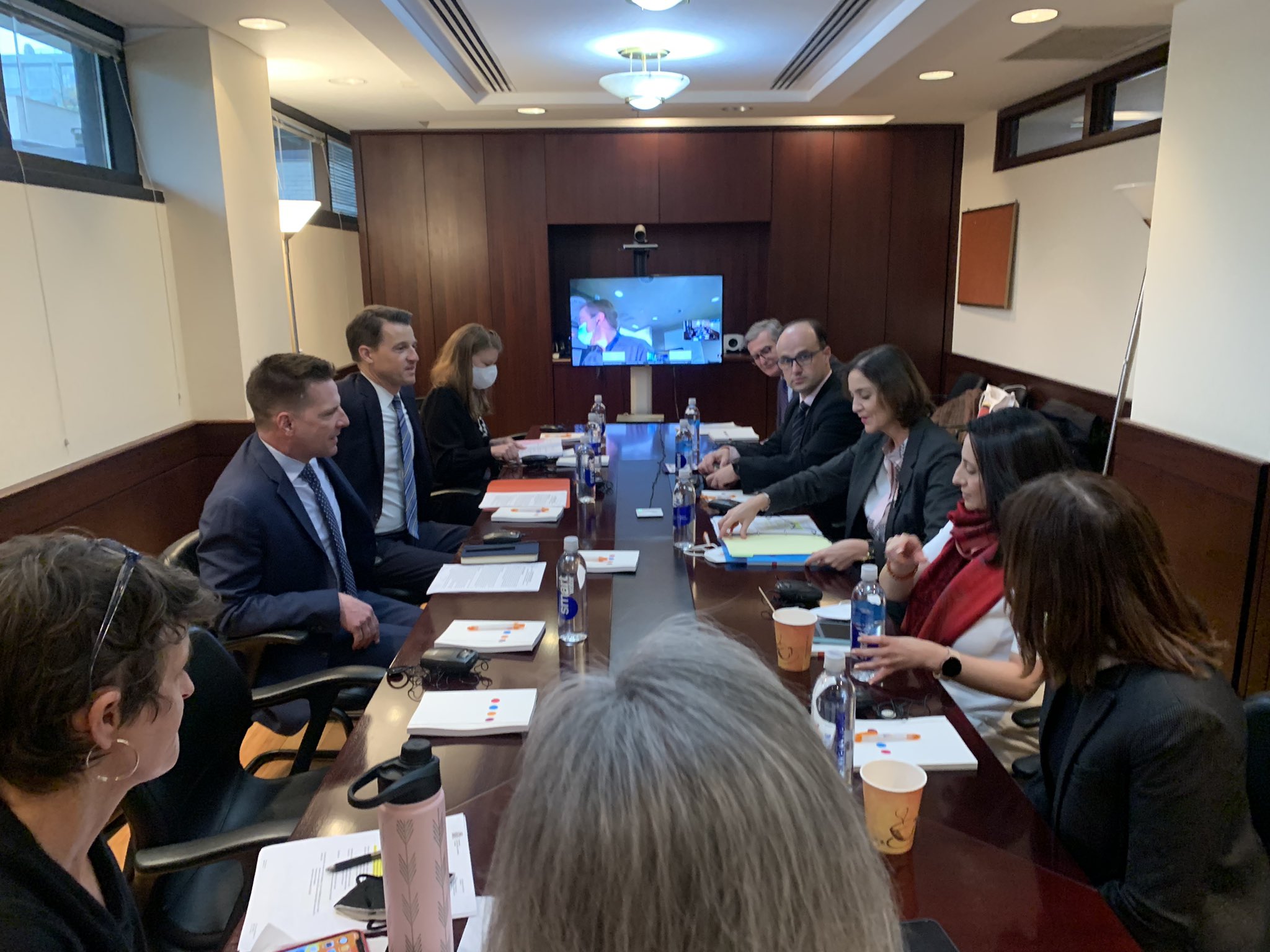 El Gobierno defiende la posición de Almussafes ante el vicepresidente de Ford 