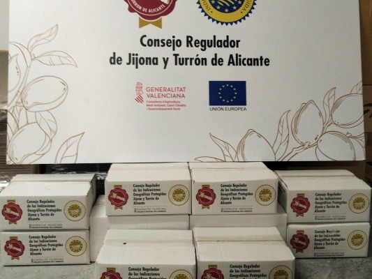Los turroneros de Jijona envían 22.500 tabletas de turrón a Ucrania como gesto de solidaridad  