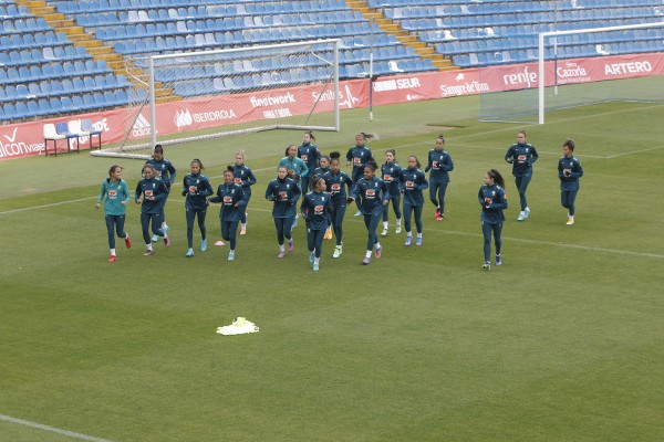El Hércules entrena en el campo de Fontcalent y Brasil lo hace en el Rico Pérez