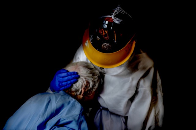  Nuria Prieto relata el año de la pandemia en una exposición 