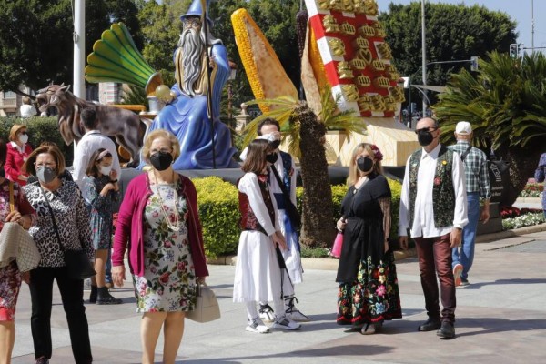 El Gobierno eliminará las mascarillas en interiores el 19 de abril, día del Bando de la Huerta