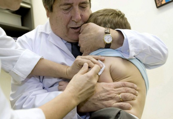 Los pediatras recuerdan que a partir de 38 grados es cuando un bebé tiene fiebre
