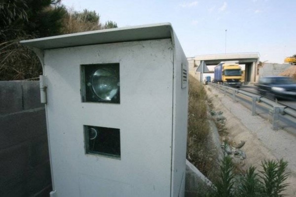El Ayuntamiento de Torrevieja licita por 60.000 euros la instalación de su primer radar fijo