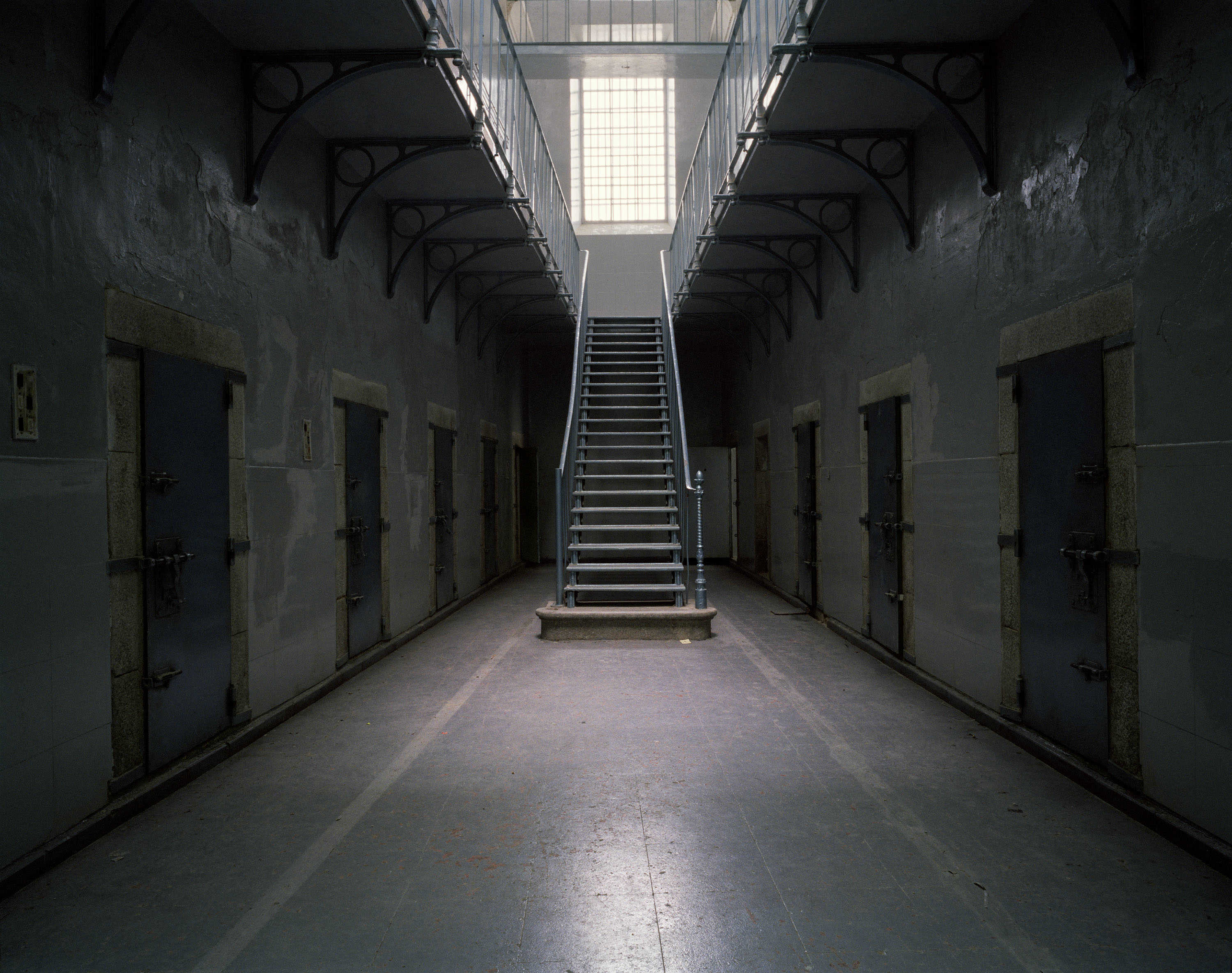 Mil formas de decir adiós: elogio a la ausencia en la galería Mr. Pink 