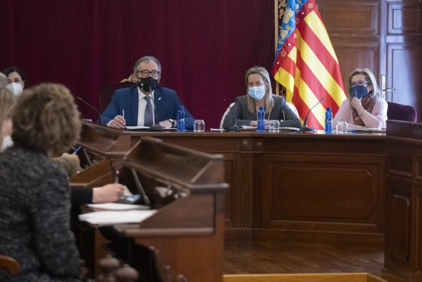 La Diputación aplaza Castellón Sénior y estudiará ayudas para las empresas colaboradoras