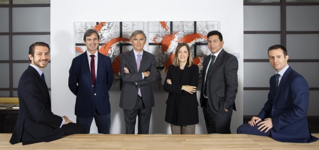 Cobas AM recomienda invertir en cotizadas vinculadas a defensa y materias primas