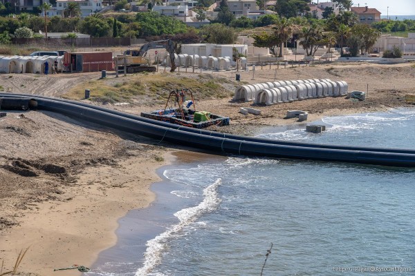 El emisario de Cala Reona se rompe y acaba flotando por las aguas de Cabo de Palos