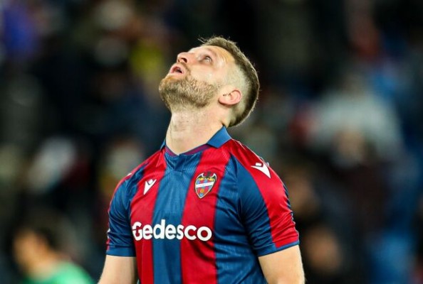 Mustafi se lesiona de nuevo y agrava los problemas de Alessio Lisci en defensa