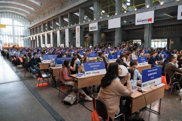 Más de 30 jóvenes murcianos aspiran al título de 'mejor empresario virtual del país'