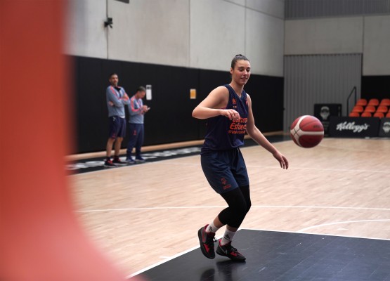 Raquel Carrera vuelve a entrenarse con el grupo y ultima su reaparición
