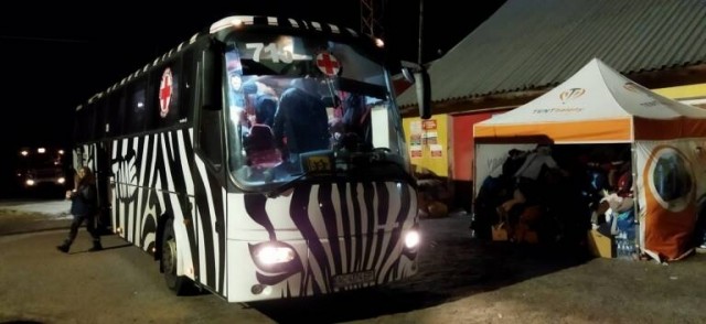 Un nuevo autobús de Juntos por la Vida llega a València con 15 refugiados más