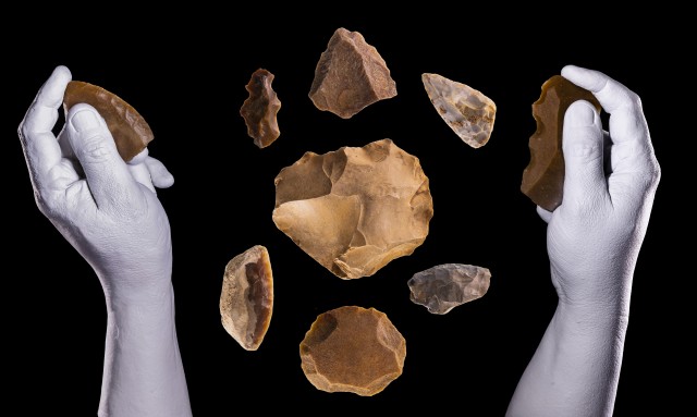 ¿Cómo vivieron los neandertales en la Región de Murcia? La exposición 'Ancestros' te lo cuenta