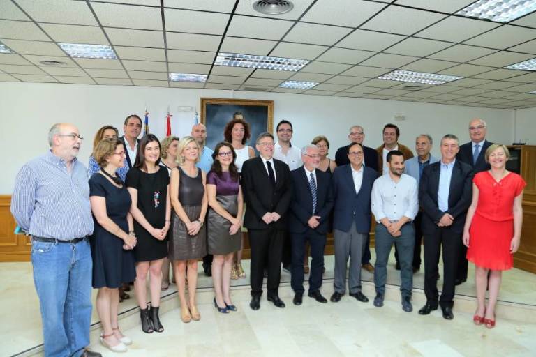 Puig consolida las convivencias del Consell con un seminario con acento económico