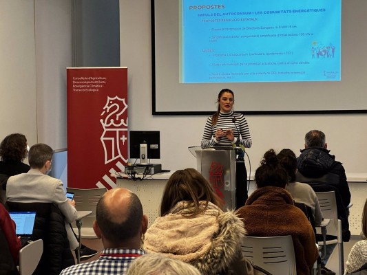 La Generalitat amplía la Oficina de Transición Energética y destinará 600.000 euros a impulsar comunidades locales