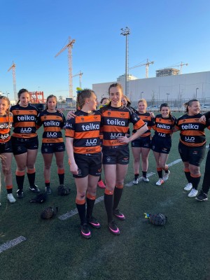 Dos jugadoras refugiadas ucranianas debutan con Les Abelles
