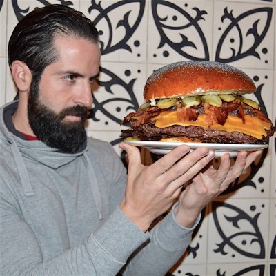Mediterránea de Hamburguesas vuelve a lanzar su reto: 2,5 kilos de carne, 60 minutos