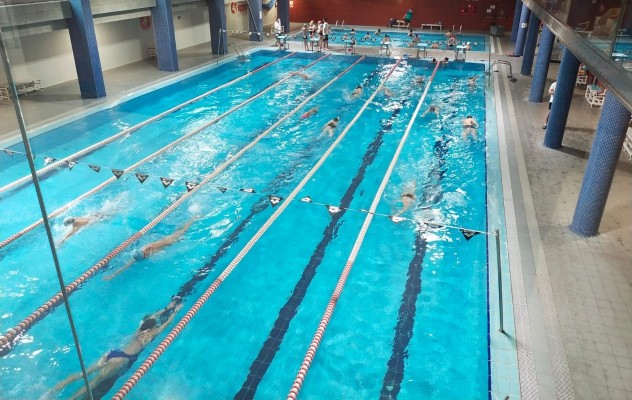 El cierre de las piscinas de Ayora y Abastos provoca quejas vecinales y más afluencia en otros centros