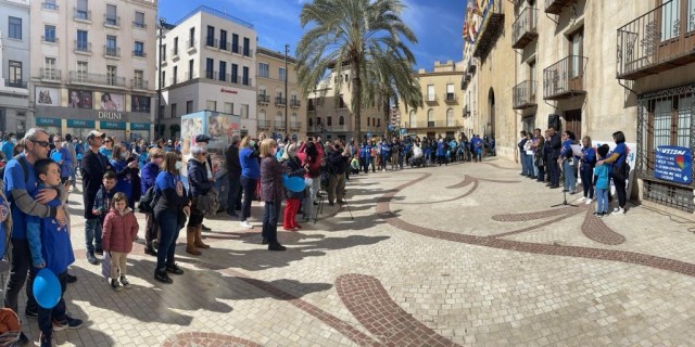 La Plataforma Soles sin Voz de Elche realiza su primera marcha para dar visibilidad al Trastorno del Espectro Autista 