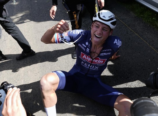 Van der Poel logra su segundo cetro en Flandes tras un épico mano a mano con Pogacar